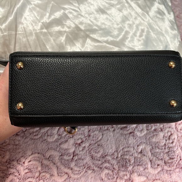 Ellen Tracy Crossbody - Picture 2 of 13